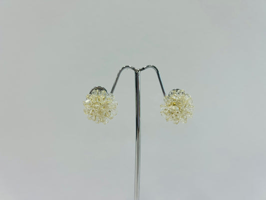 Cream and gold tone stud earrings