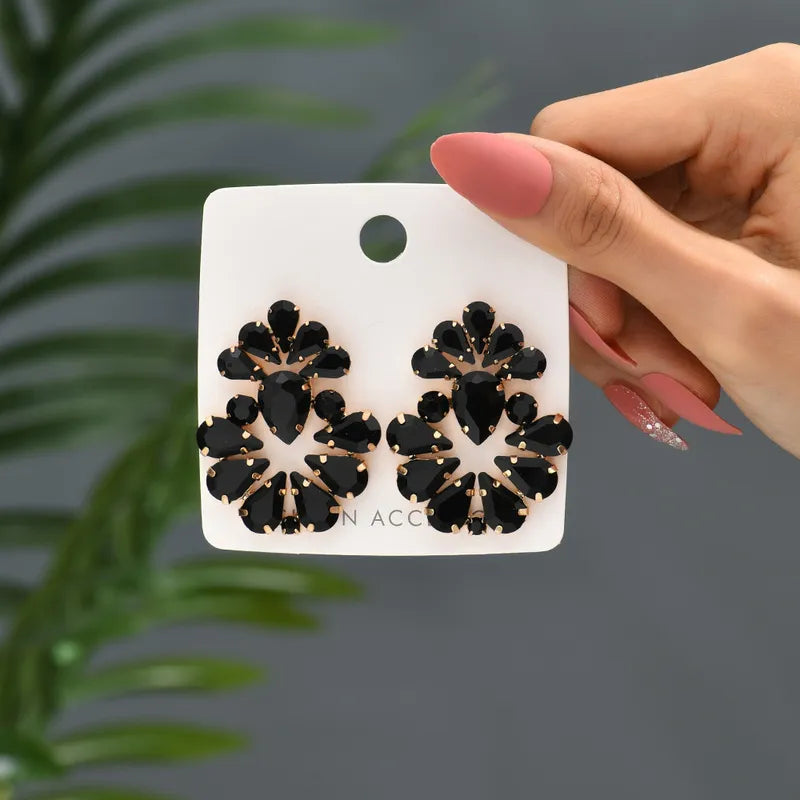 STATEMENT CRYSTAL EARRINGS. (Black)